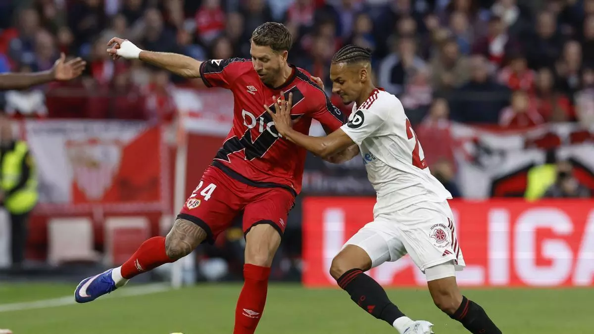 El Sevilla suma ante el Rayo en Nervión y se acerca a la permanencia tras cinco jornadas sin perder (1-1)