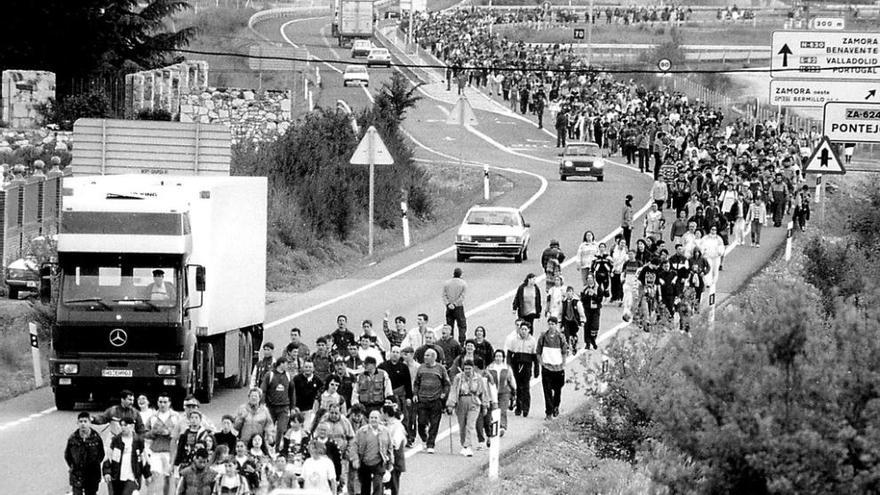 Participantes en una marcha, celebrada a mediados de la década de los 90.