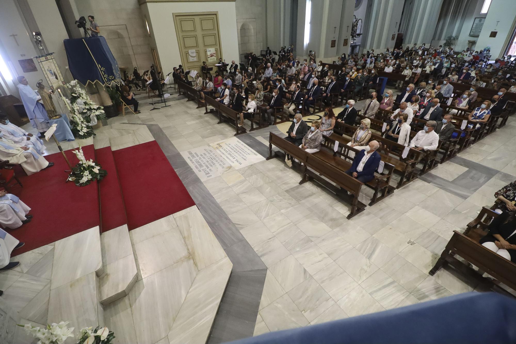 Alcoy homenajea a su patrona con flores