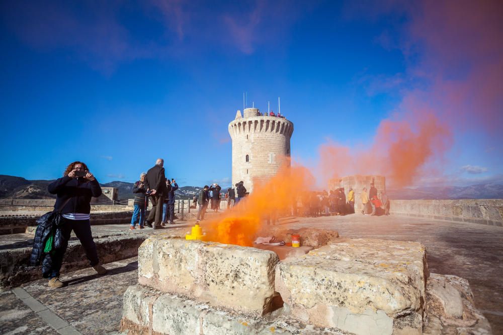 Torres, talaias y talaiots se encienden en Baleares en un "canto" por los derechos humanos