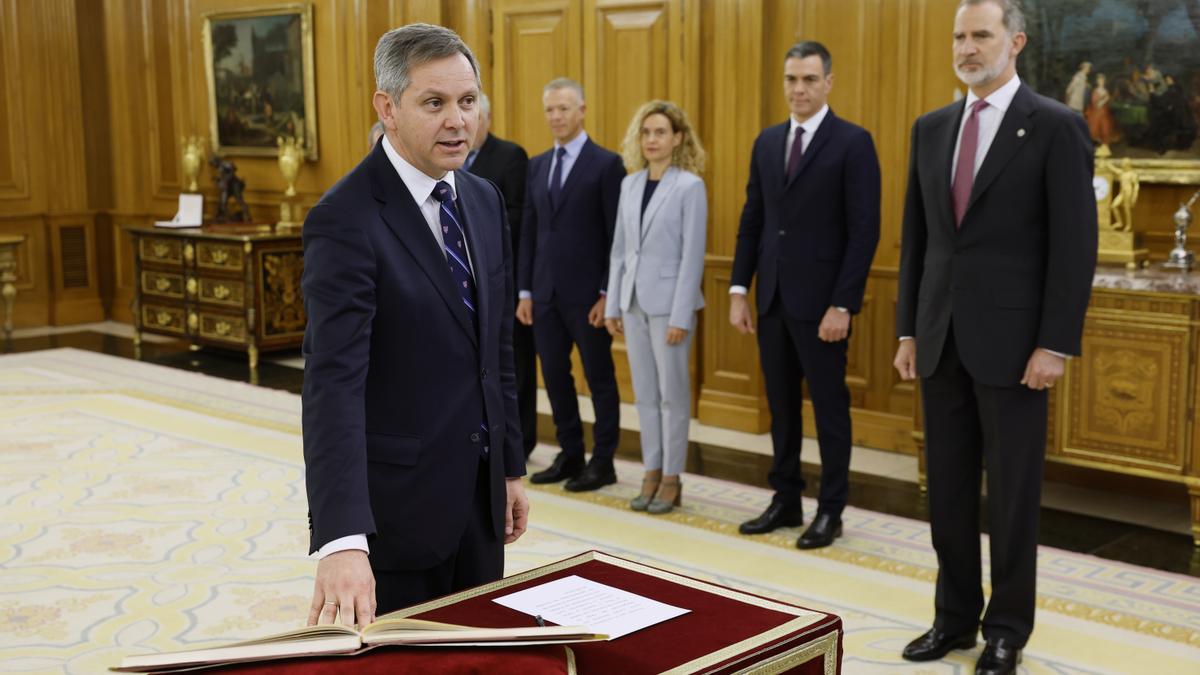 Miñones recibe la cartera del Ministerio de Sanidad