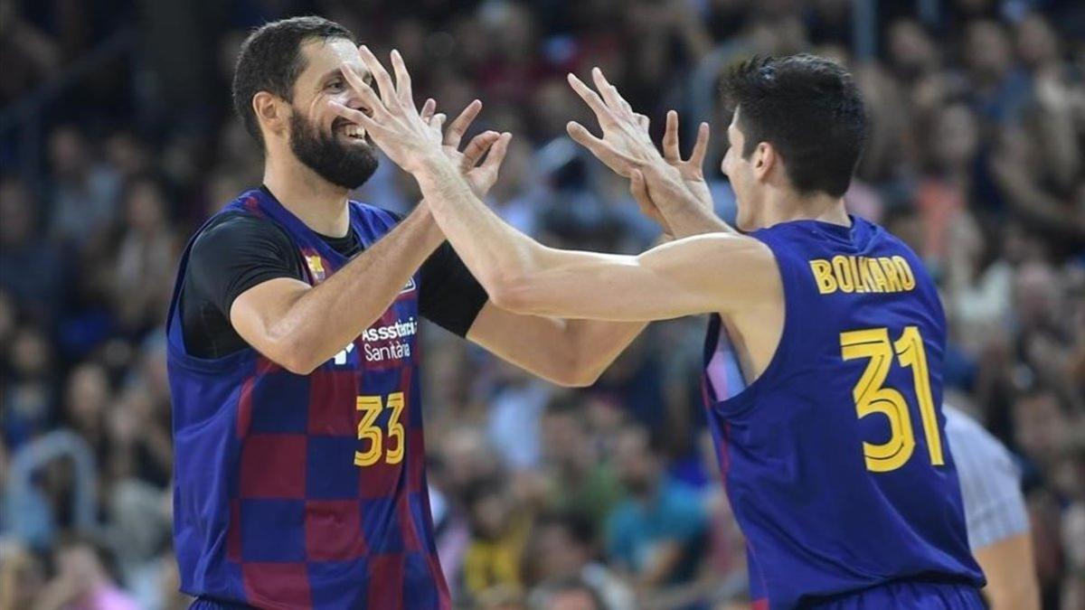 Mirotic y Bolmaro celebran un punto durante un partido