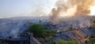 Medios aéreos sofocan un incendio declarado en el Magro entre Real y Montroi
