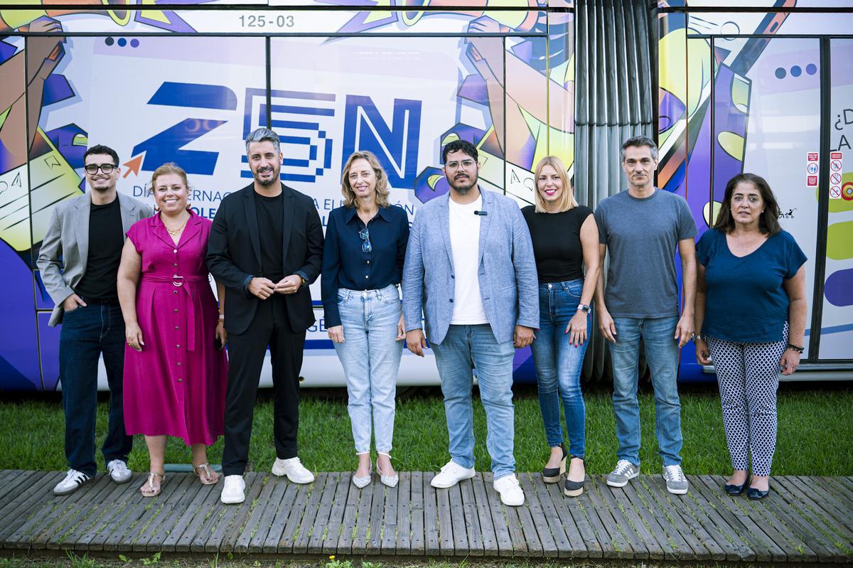 Lanzamiento del tranvía serigrafiado.