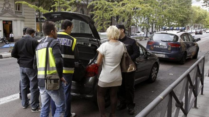 Salida de la Policía Científica de casa de Bárcenas