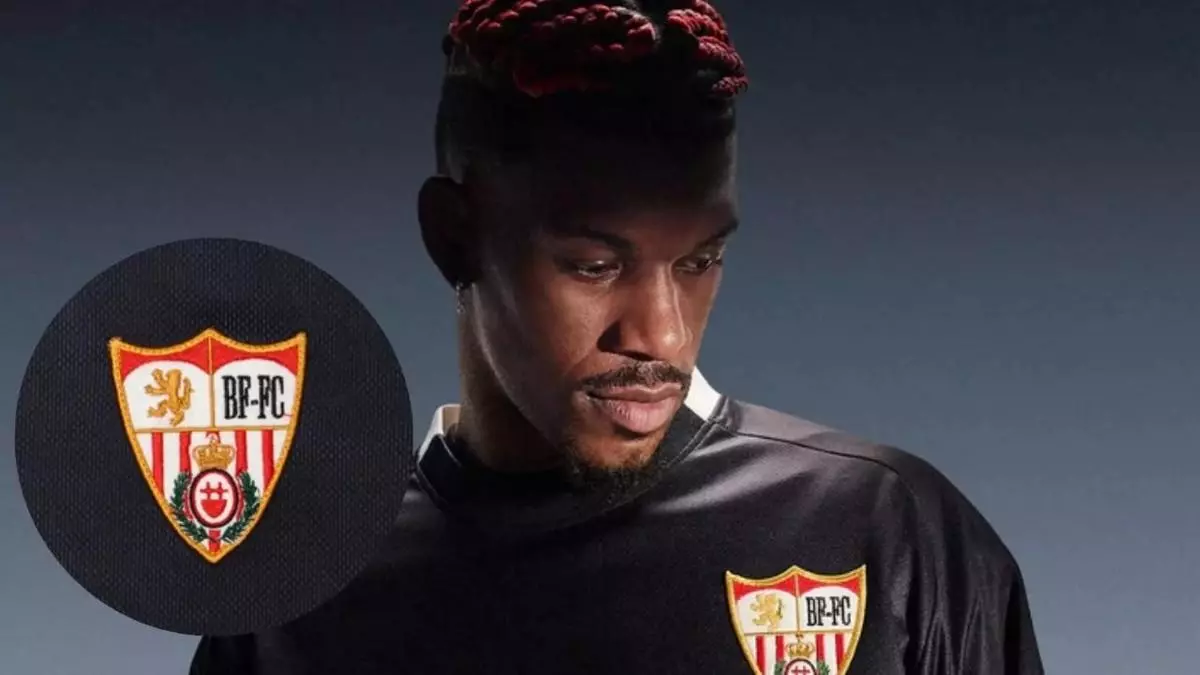 La estrella de la NBA que 'vende' una camiseta inspirada en el Sevilla