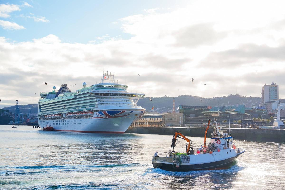 El «Ventura», esta mañana en el puerto de Vigo.