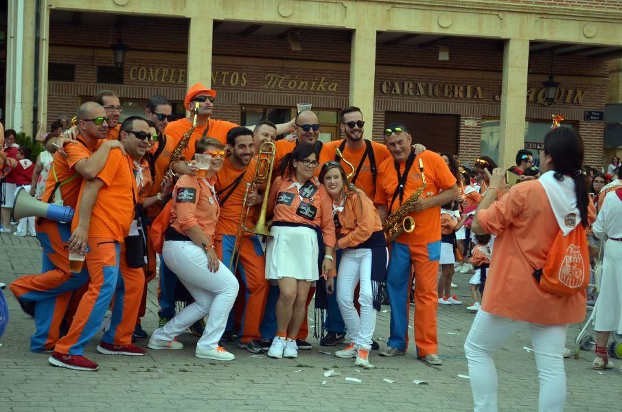 Así fue el desfile inaugural de las peñas