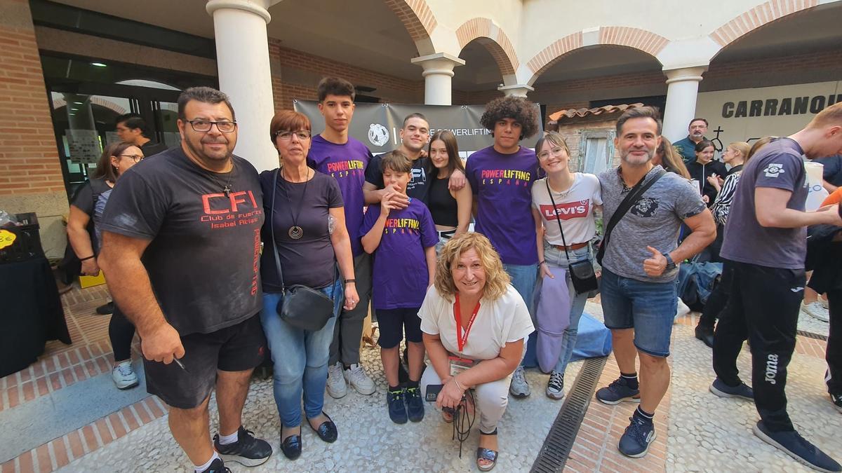 Dani Pelechà junto a sus amigos y su familia después del campeonato en Toledo.