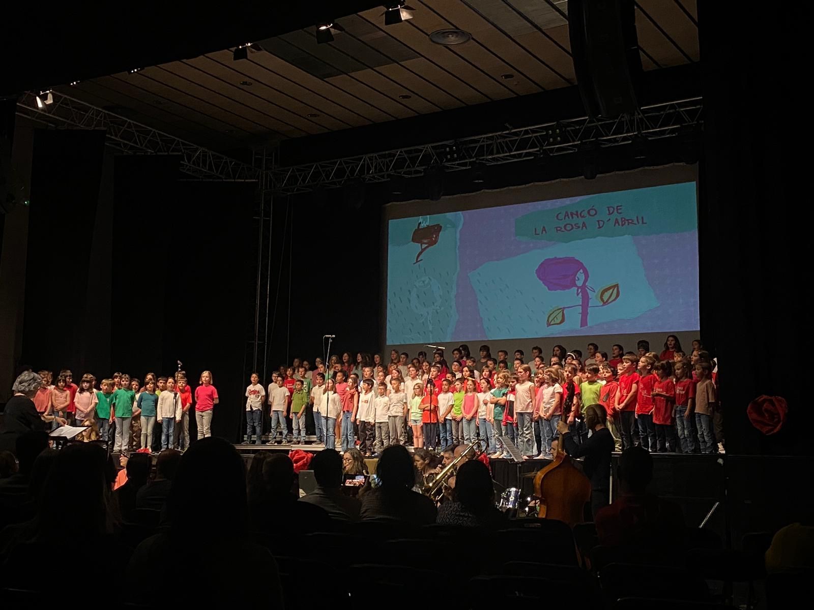 Prop de 200 infants de la comarca canten a la unió i l'entesa a Solsona