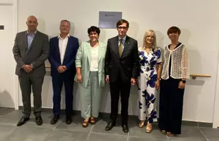 Un nuevo centro de día 'bendecido' por Illa completa en Santa Coloma un complejo residencial para mayores