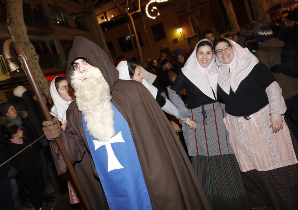 Auf der Plaça Major von Sa Pobla stieg am Montag (16.1.) zu Sant Antoni ein Spektakel mit Musik und Feuerwerk. Traditionalisten bemängeln hier zwar ein unnötiges Aufbauschen zum Event, dem regen Zulauf aber tat das auch diesem Jahr keinen Abbruch.