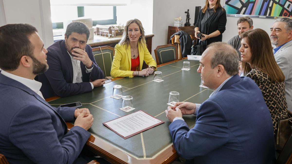 Encuentro esta mañana en el ayuntamiento.