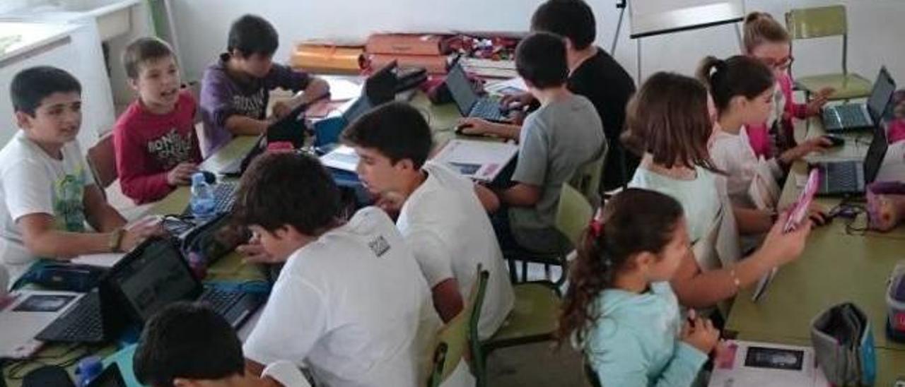 Alumnes del CEIP Vialfàs participen en un dels projectes.