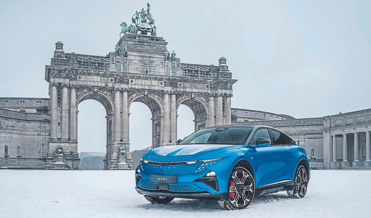 Alpine define el A390 como un coche de carreras con traje.