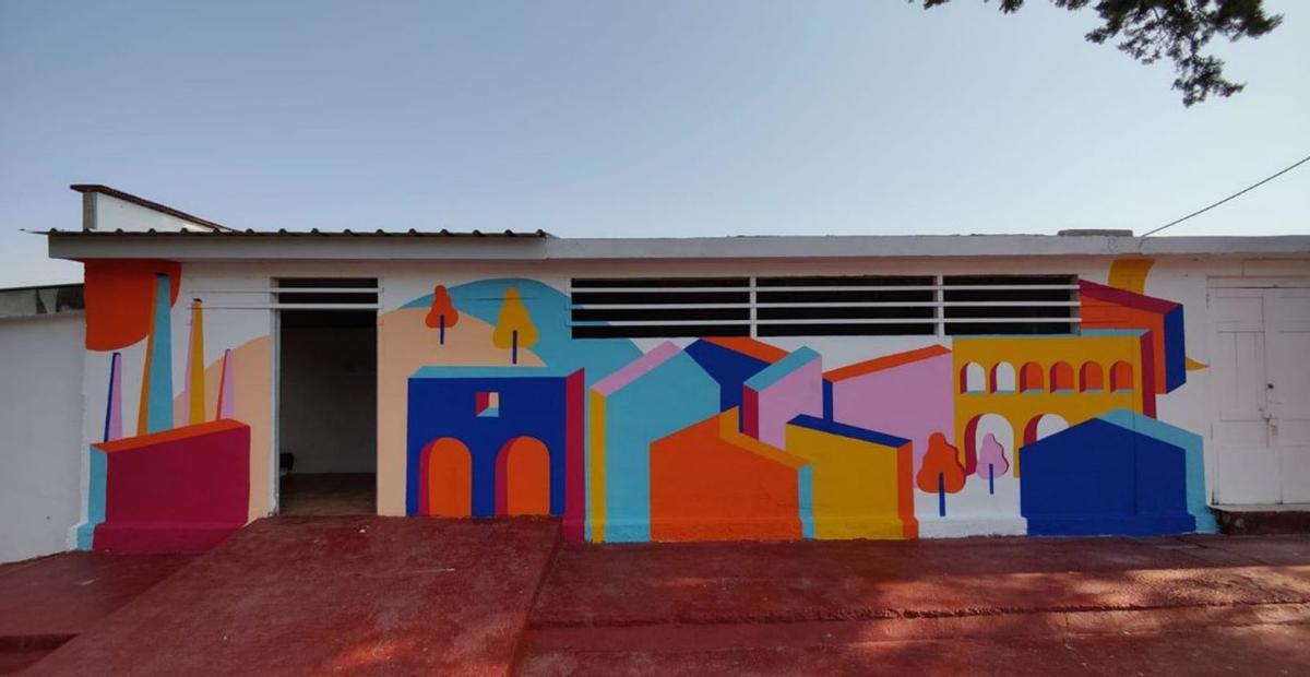 Mural participativo realizado por los niños y niñas de Épila en los vestuarios de las piscinas. | SERVICIO ESPECIAL