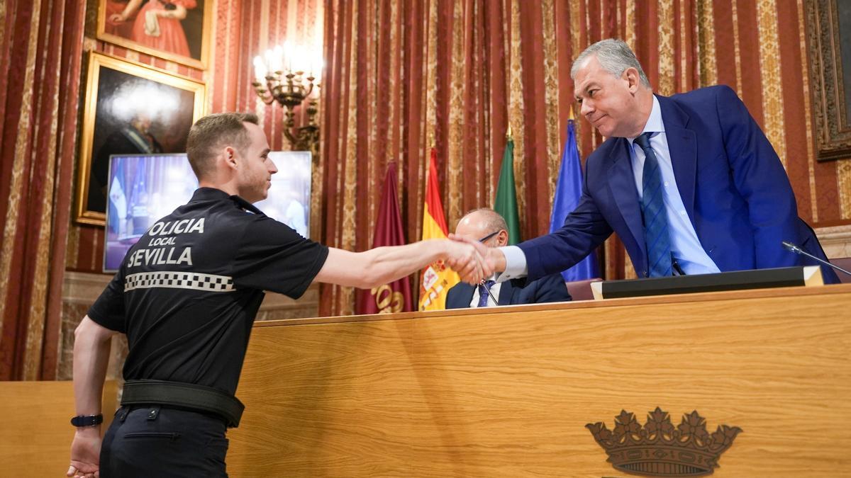 Toma de posesión de nuevos efectivos de la Policía Local (Sevilla).