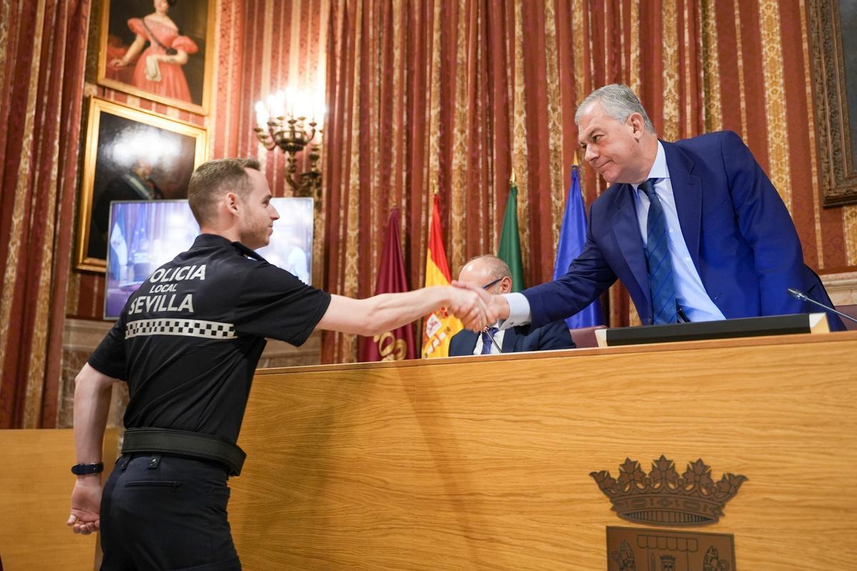 Toma de posesión de nuevos efectivos de la Policía Local (Sevilla).