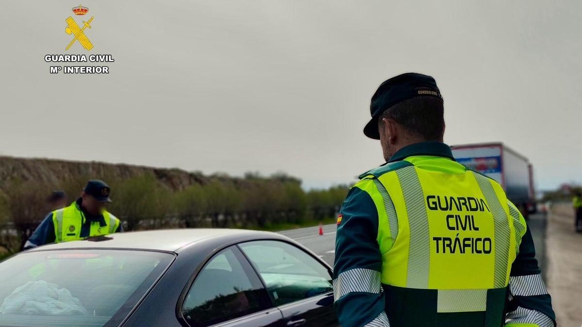 Agentes de la Guardia Civil de Tráfico en una imagen de archivo