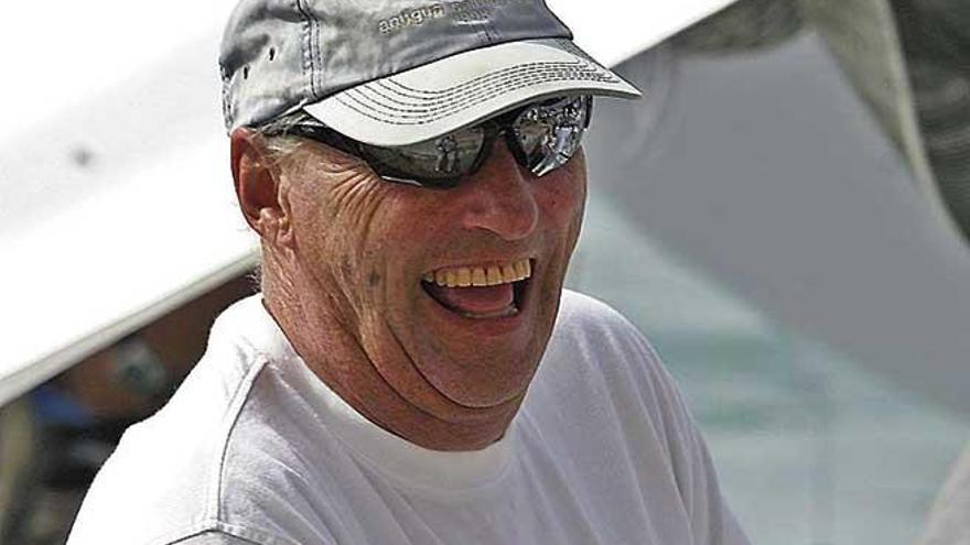 Un sonriente Harald de Noruega, en aguas de la bahÃ­a de Palma en 2004.