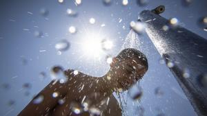 Barcelona 14/06/2021 Ola de calor en las playas de Barcelona Barceloneta  Foto de Ferran Nadeu