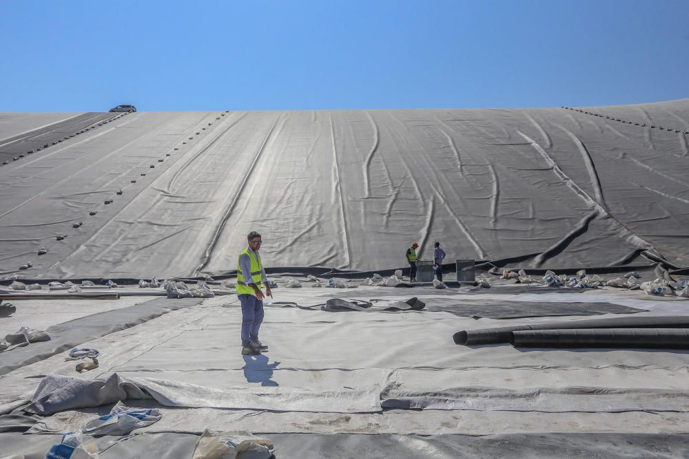 Construcción de una gran balsa en Albatera