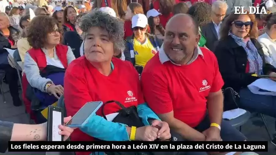 Los fieles esperan desde primera hora a León XIV en la plaza del Cristo de La Laguna
