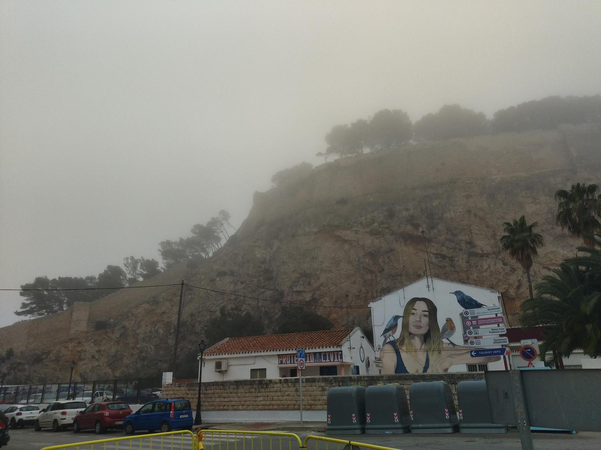 La bruma fallera en Dénia (imágenes)