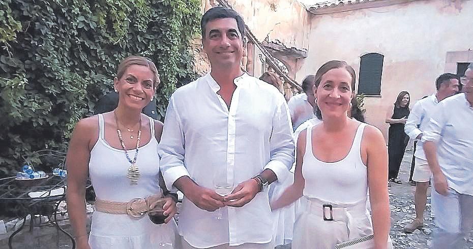 Ins y Juan Ibarra con Cecilia Gonella.jpg