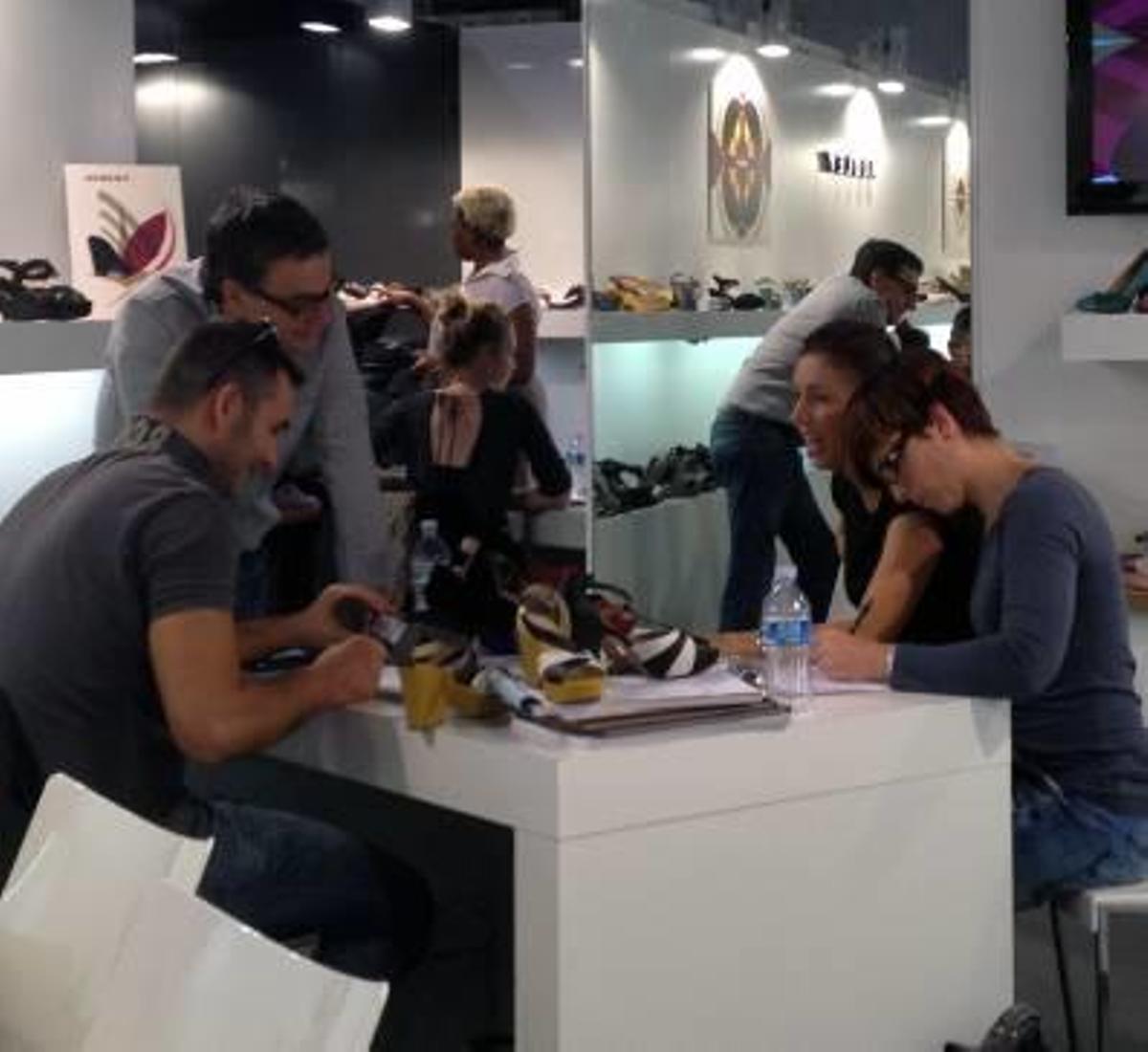 Elche lidera la expedición de firmas de calzado que viajan a la feria de Milán con 64 empresas