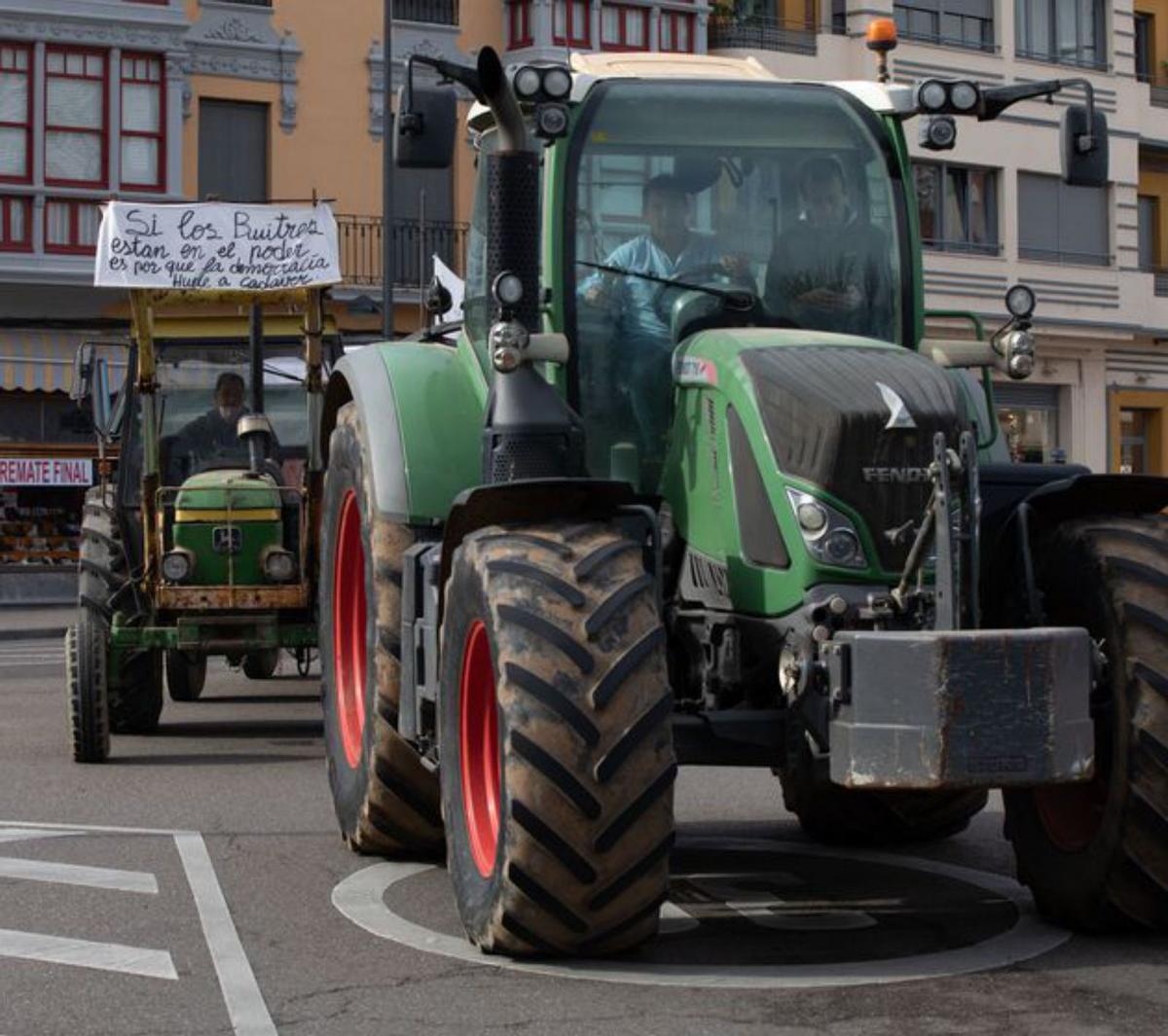 Los agricultores bloquean los accesos a la ciudad en una movilización histórica