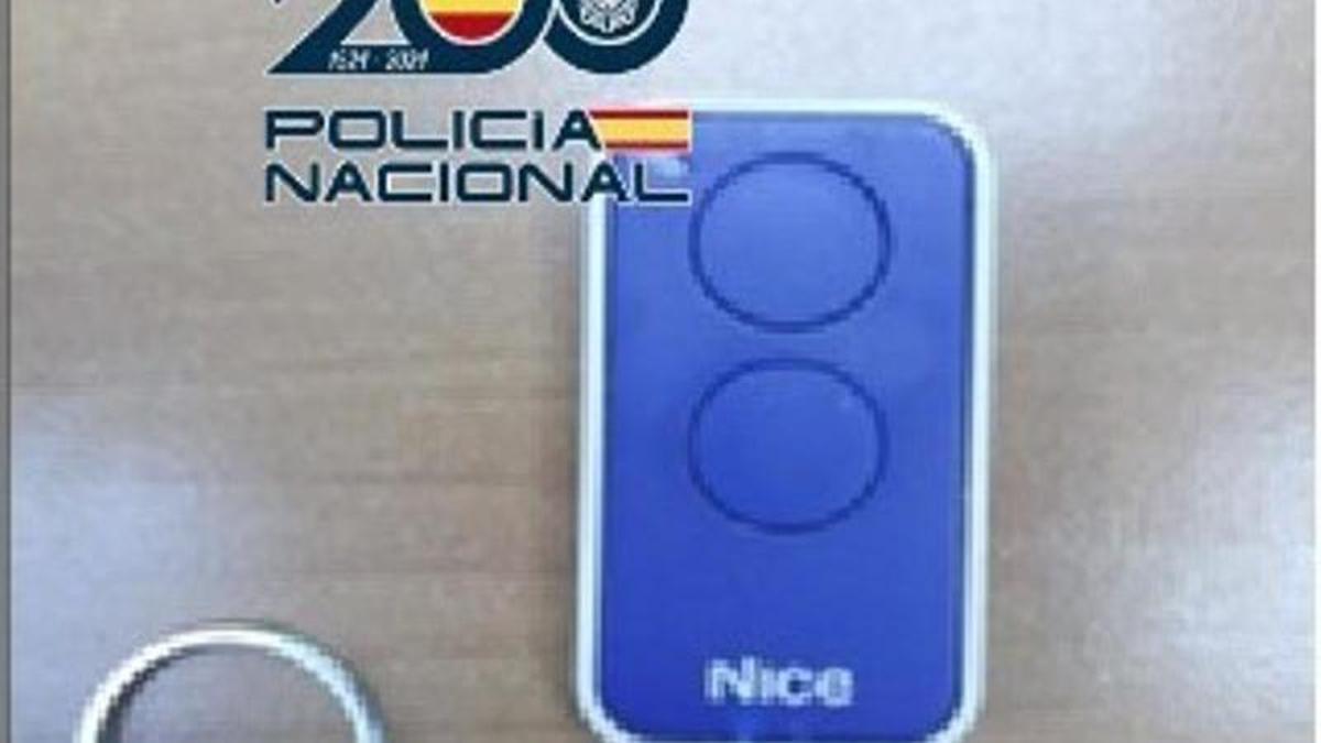 Inhibidor utilizado para robos en vehículos.