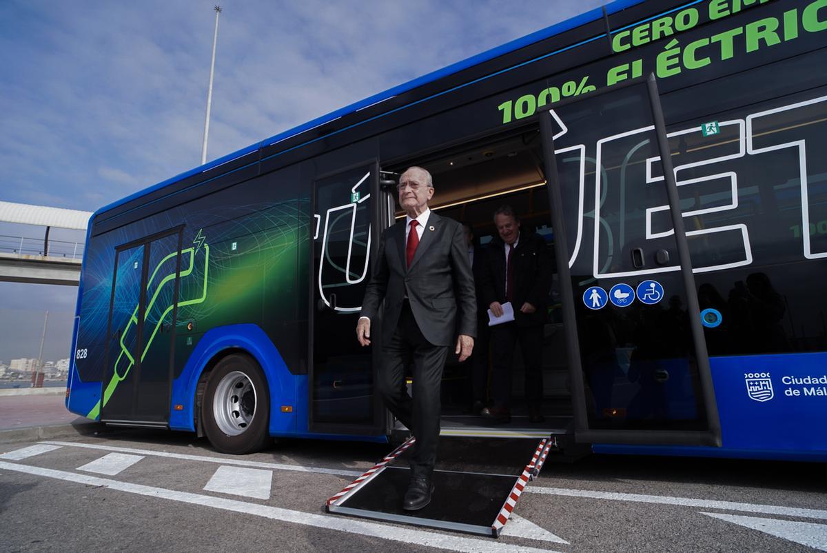 De la Tore ha presentado este viernes los diez nuevos autobuses eléctricos que se incorporan a la flota de la EMT.