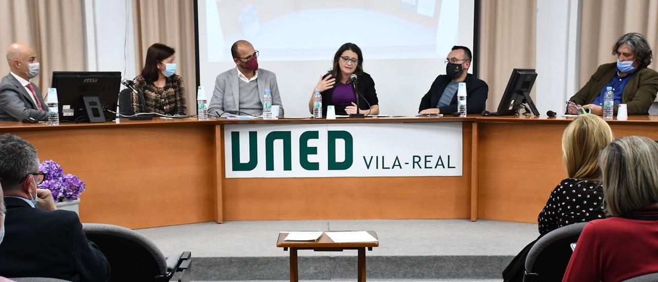 La vicepresidenta Oltra desgranó ayer en la UNED algunas de las características de la ley autonómica de Servicios Sociales.