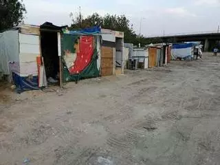 Un incendio destruye una chabola del asentamiento de sa Riera, en Palma