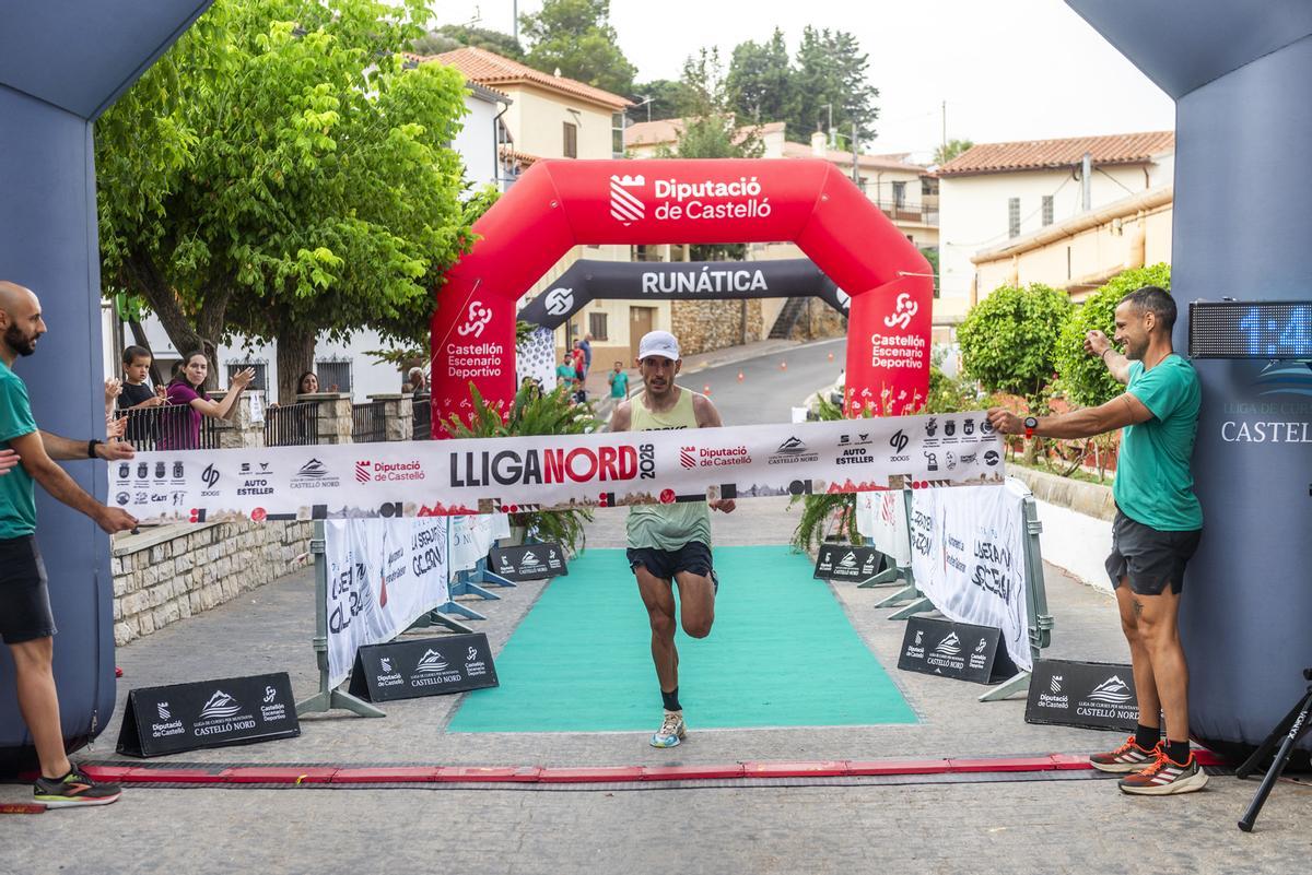 Àlex García Carrillo, ganador absoluto y en categoría masculina en la XXVI Volta a Peu a la Serra d’en Galceran.