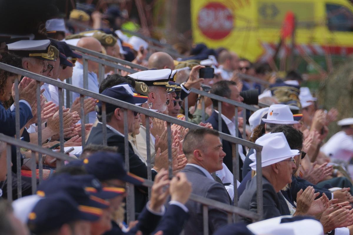 Exhibición por el Día de las Fuerzas Armadas, en la playa de Alcaravaneras Exhibición por el Día de las Fuerzas Armadas, en la playa de Alcaravaneras