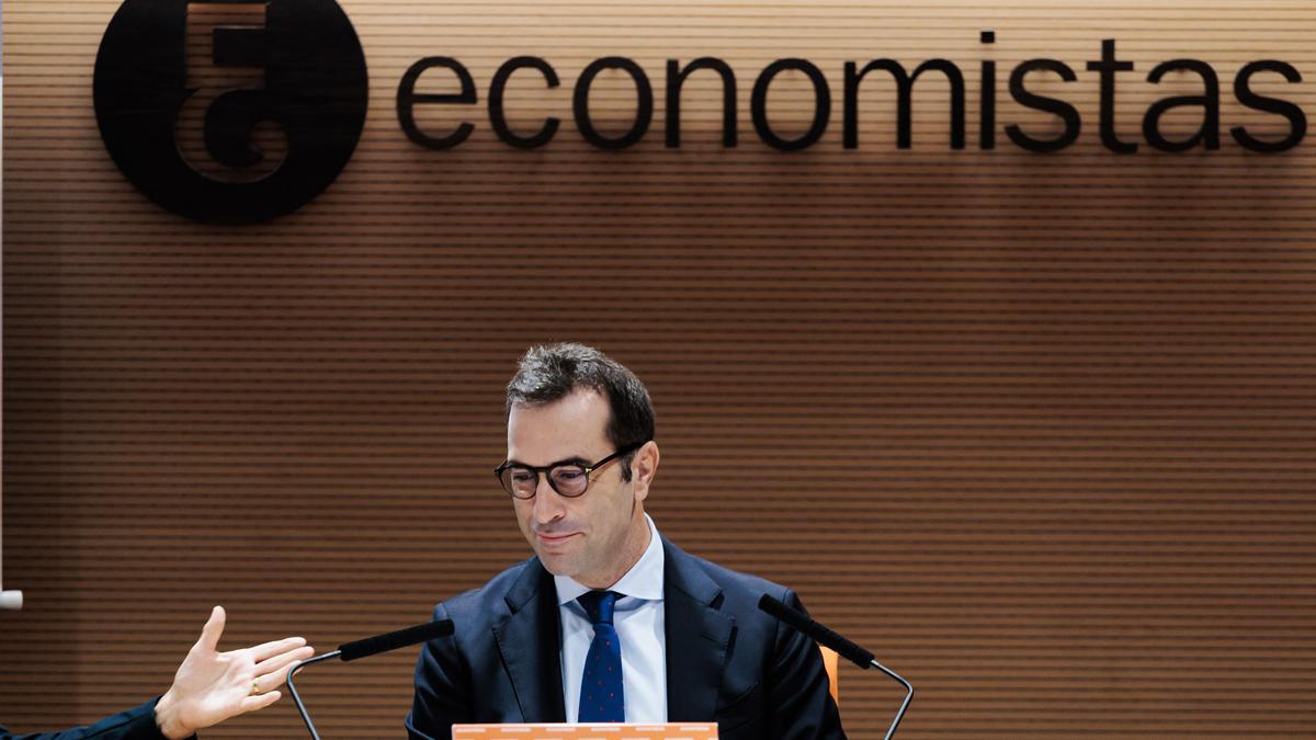 El ministro de Economía, Comercio y Empresa, Carlos Cuerpo, durante una conferencia sobre crecimiento equilibrado y sostenible, en la sede del Consejo General de Economistas, a 12 de septiembre de 2024, en Madrid (España). El encuentro se ha celebrado baj