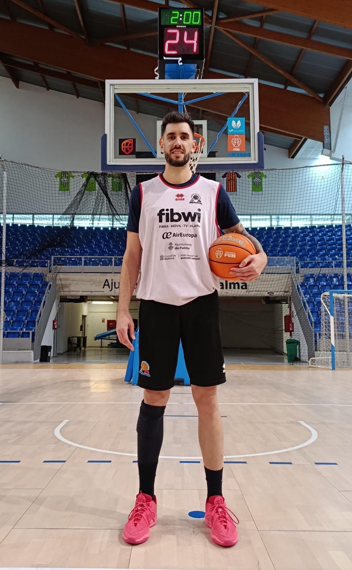 Aramburu posa para este diario en Son Moix.