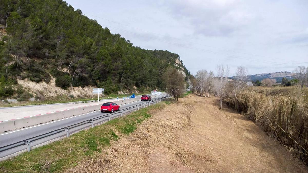 Obras entre Sant Vicenç y Castellgalí: a la derecha, el espacio limpiado para hacer la ampliación