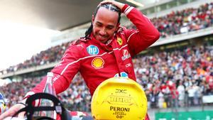 Lewis Hamilton celebra su primer triunfo con Ferrari en Shanghai