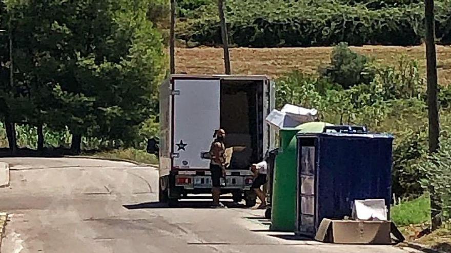 Un dels abocaments incontrolats de Sant Vicenç de Castellet