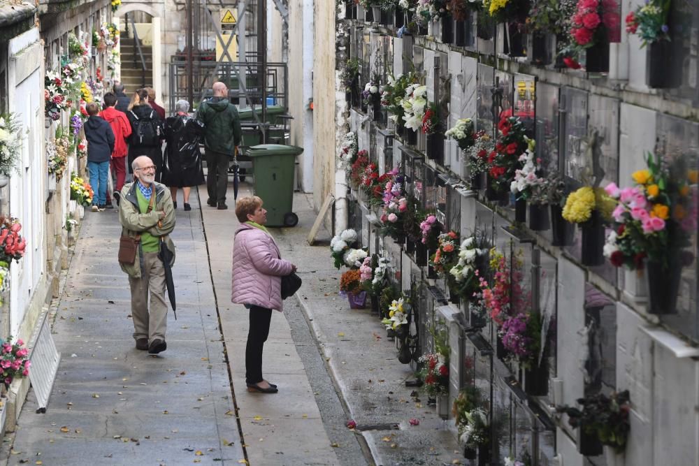 Ofrenda floral en San Amaro por el Día Difuntos