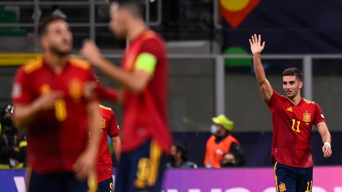 Ferran Torres celebra su segundo gol ante Italia.