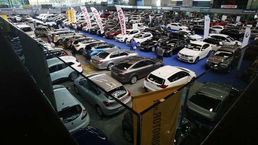 Una feria del automóvil celebrada en el pabellón de La Magdalena.