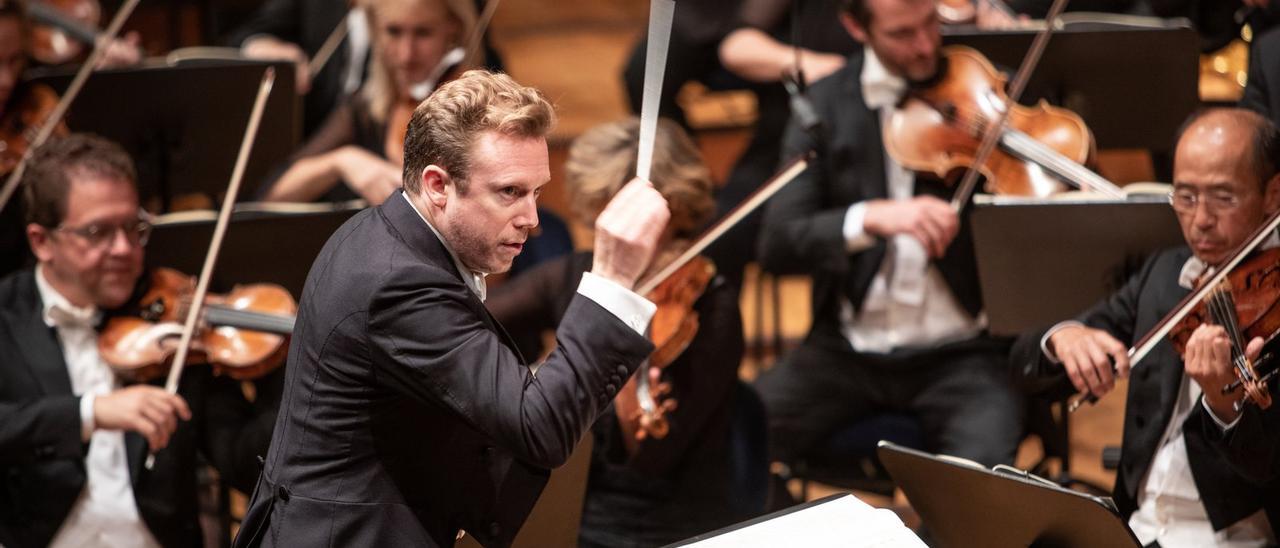 La Royal Concertgebouw Orchestra, dirigida por Daniel Harding.