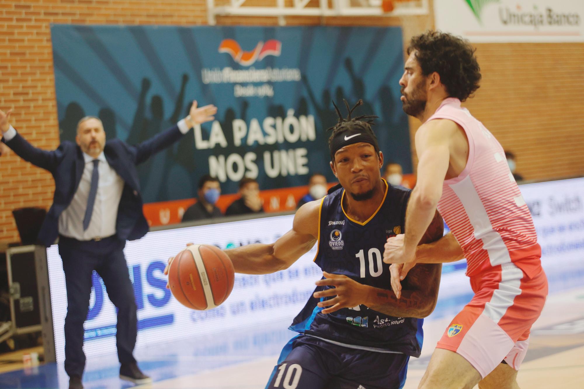 En imágenes: así fue el partido entre el Oviedo Baloncesto y el Estudiantes