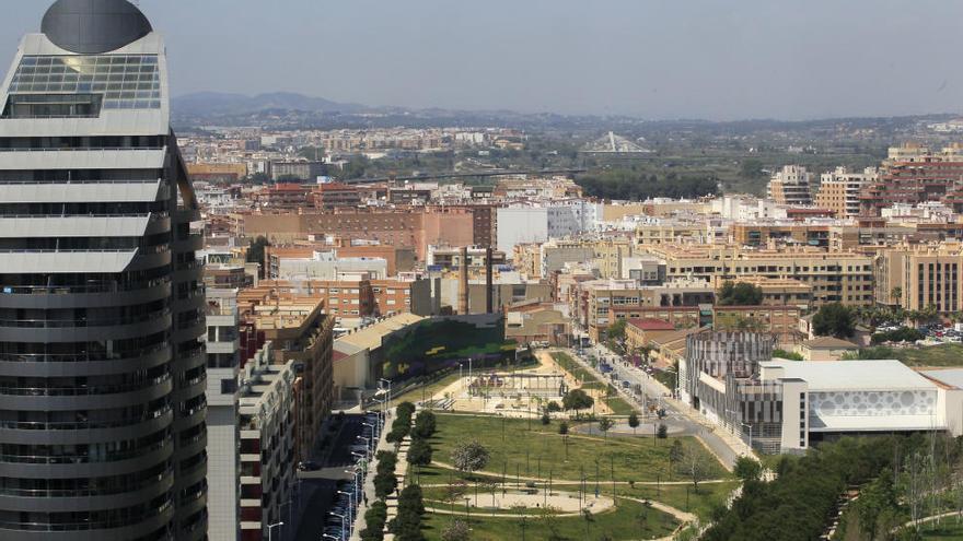 La ciudad de Valencia vista desde Mislata.