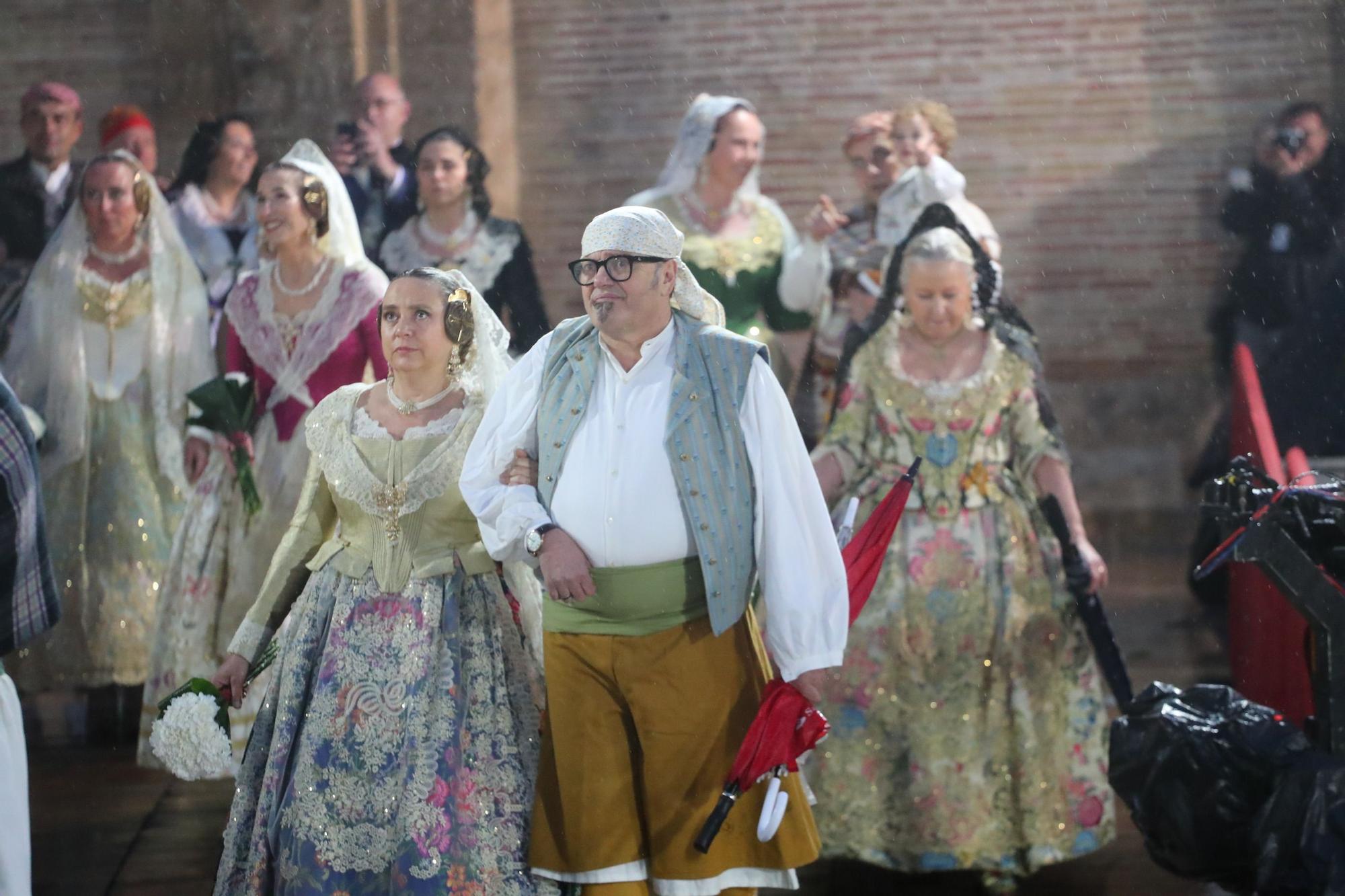 Búscate en el primer día de ofrenda por la calle de la Paz (entre las 19:00 a las 20:00 horas)