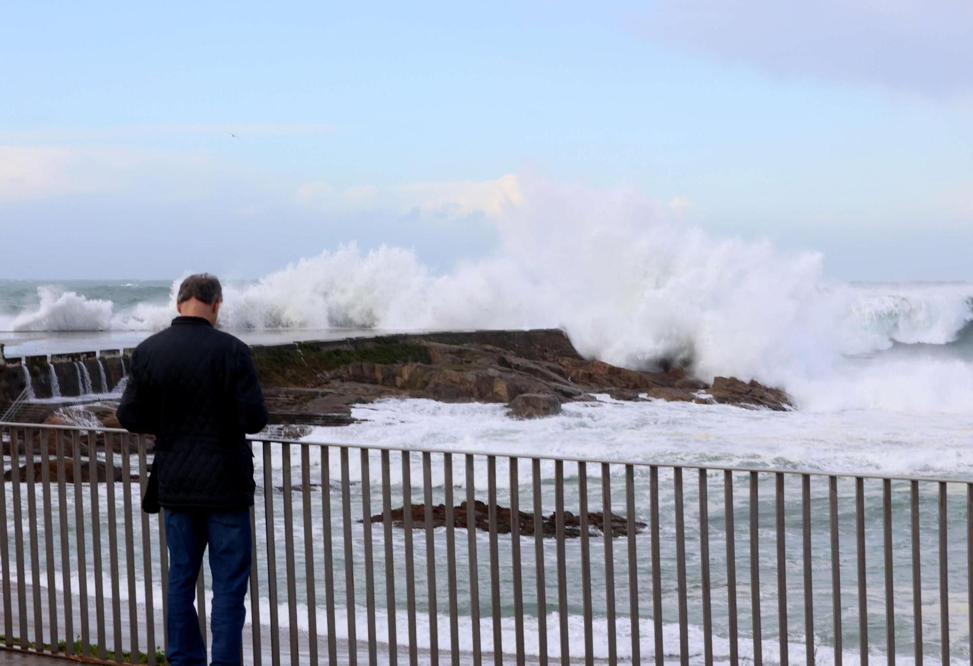 Alerta roja en el mar en A Coruña